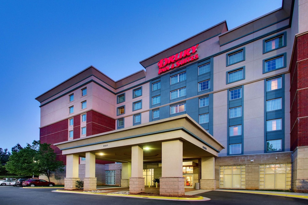Hotel accommodations in Northlake Charlotte