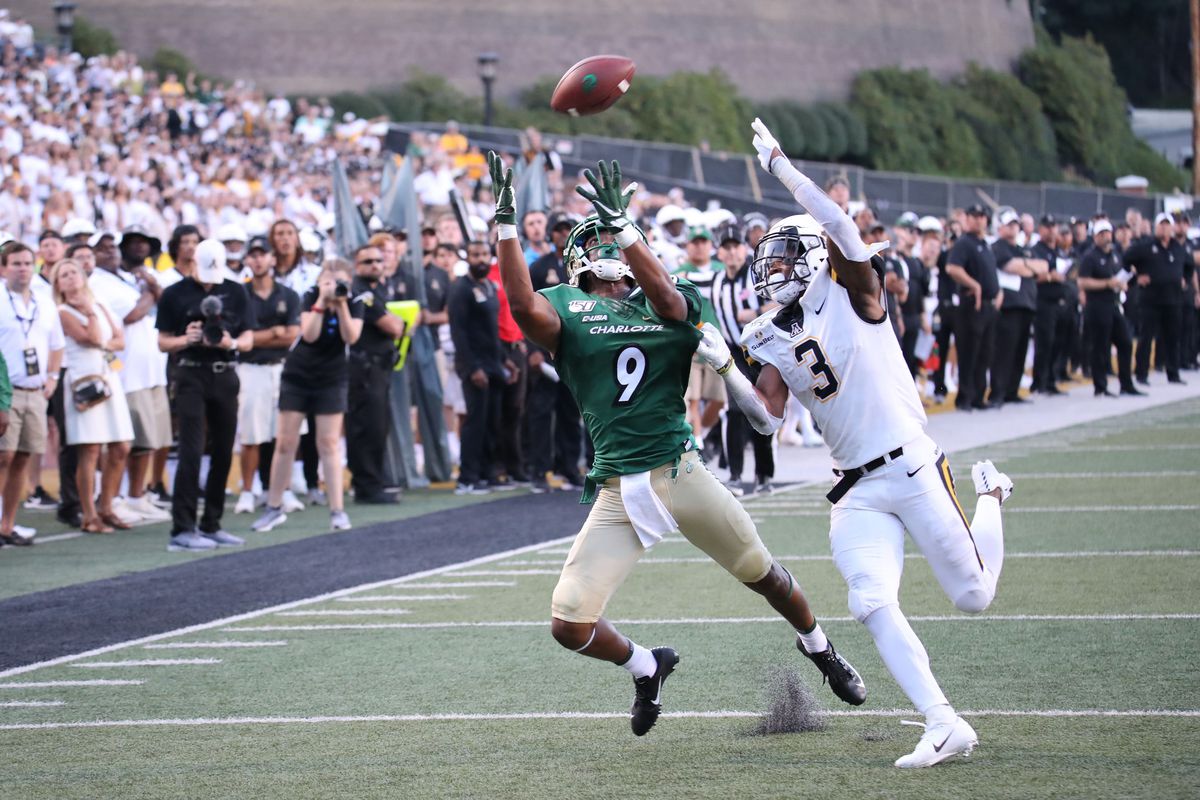 Charlotte 49ers playing against the Appalachian state.